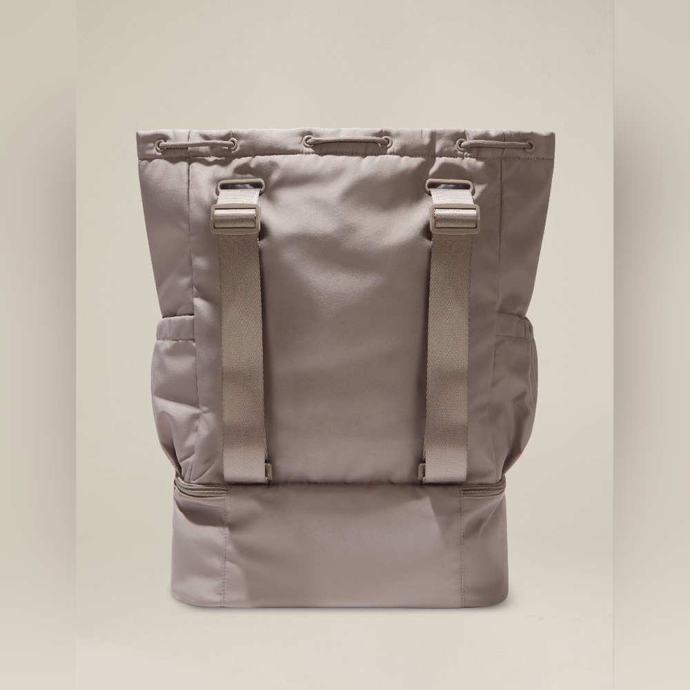 ๐๐ Beyond Yoga Convertable Gym Bag Pull-Cord Top - Picture 3 of 12